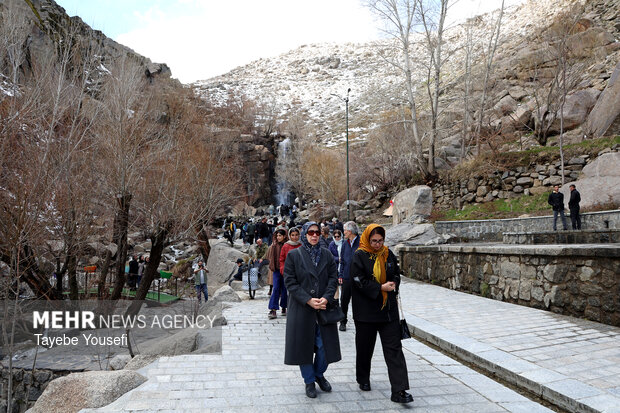 بازدید مسافران نوروزی از گنجنامه همدان