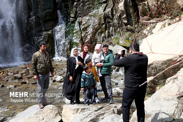 بازدید مسافران نوروزی از گنجنامه همدان
