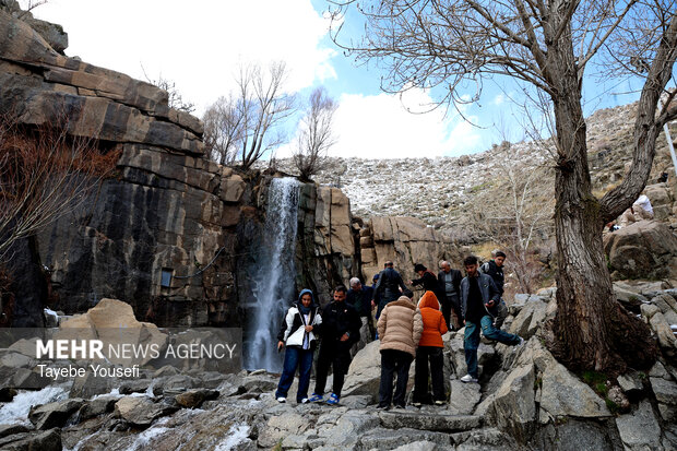 بازدید مسافران نوروزی از گنجنامه همدان