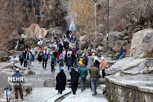 بازدید مسافران نوروزی از گنجنامه همدان