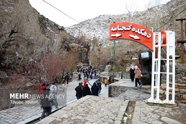 بازدید مسافران نوروزی از گنجنامه همدان