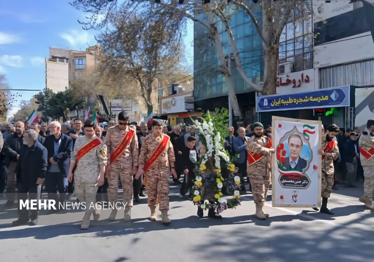 شاهرود بدرقه کرد؛ شهیدی که در کنار رهبر شهید به آسمان رفت