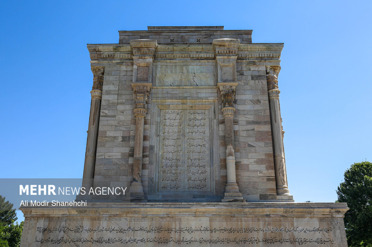 شاهنامه فردوسی نقشی حیاتی در هویتبخشی و پایداری فرهنگی ایرانیان دارد