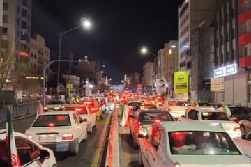 رژه خودرویی پیشوایی‌ها در پی حمایت از نیروهای مسلح