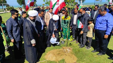  کاشت نهال به مناسبت روز طبیعت در بوشهر