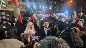 وقتی زندگی میان هیاهو لبخند می‌زند