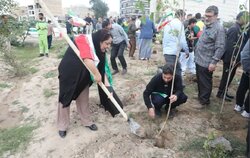 لبیک به فرمان رهبر انقلاب؛ کاشت نهال مثمر توسط مردم خوزستان