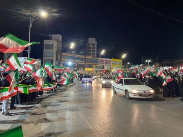 پیغام مردم کرمان برای ترامپ قمار باز از کف میدان آزادی