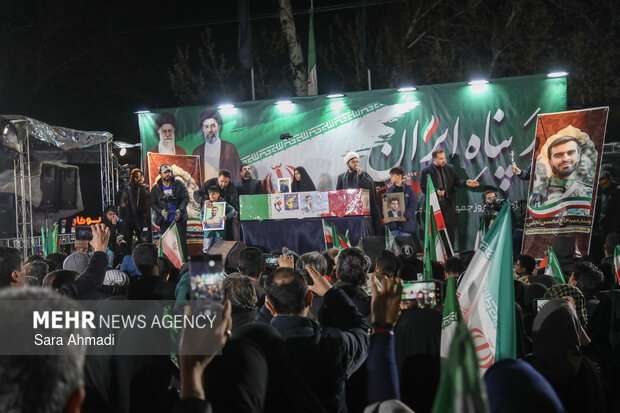 اجتماع عظیم مردم مشهد در روز جمهوری اسلامی