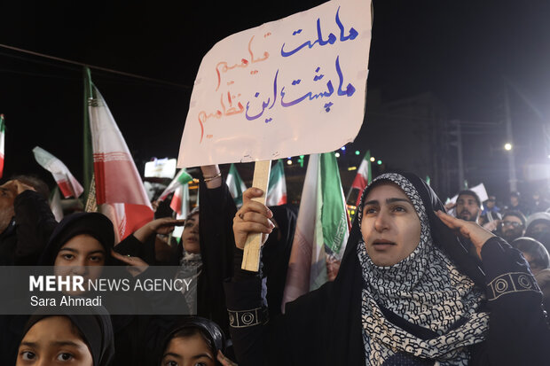 همدردی مردم مشهد با خانواده شهدای میناب