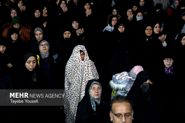 برگزاری نماز استغاثه به امام زمان(عج) در منطقه آزادشهر مشهد