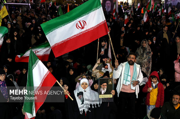 قرائت نماز استغاثه به امام زمان در همدان