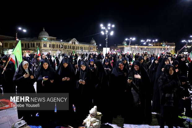 قرائت نماز استغاثه به امام زمان در همدان