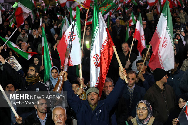 قرائت نماز استغاثه به امام زمان در همدان
