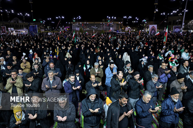 اقامه نماز و قرائت دعای استغاثه در خرم‌آباد