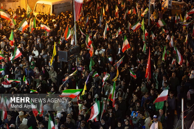 تشییع پیکر شهدا و اجتماع بزرگ و باشکوه زنجانی‌ها در حسینیه اعظم زنجان