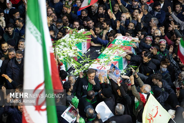 تشییع پیکر شهدا و اجتماع بزرگ و باشکوه زنجانی‌ها در حسینیه اعظم زنجان