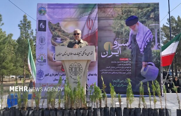 پویش «ایستاده چون سرو» در استان سمنان؛ حیدریان: پای کار ایران می‌مانیم