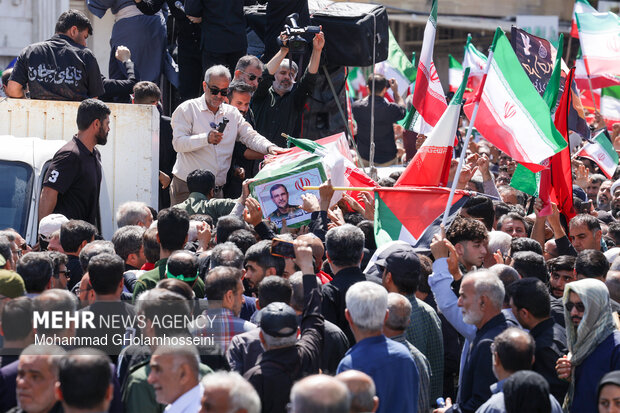 پیکر شهید «علیرضا تنگسیری» رهسپار خانه ابدی شد