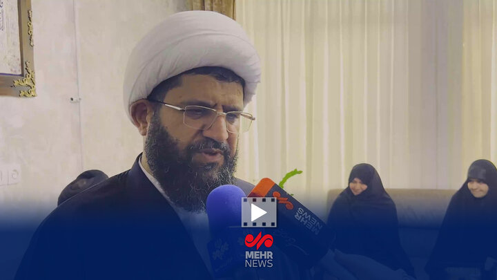 امام جمعه پاکدشت: خانواده شهدا الگوی مقاومت در برابر دشمن هستند