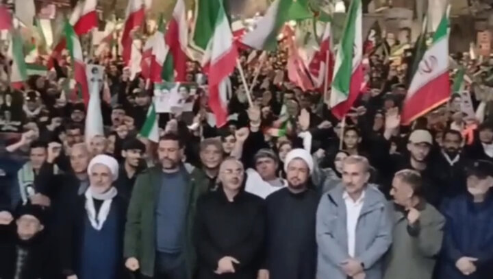مردم ارومیه میدان را رها نمی کنند؛ موج باشکوه شب سی و سوم