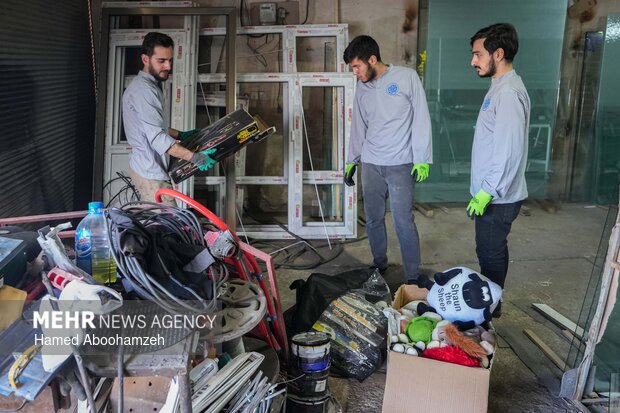 خدمت‌رسانی دانشجویان جهادی ارومیه به منازل آسیب‌دیده در جنگ