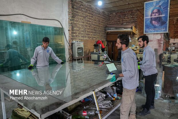 خدمت‌رسانی دانشجویان جهادی ارومیه به منازل آسیب‌دیده در جنگ