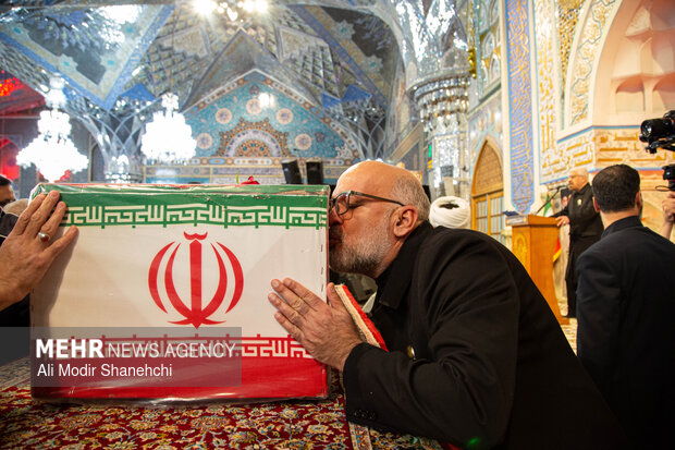 وداع با پیکر دو شهید جنگ رمضان در حرم مطهر رضوی