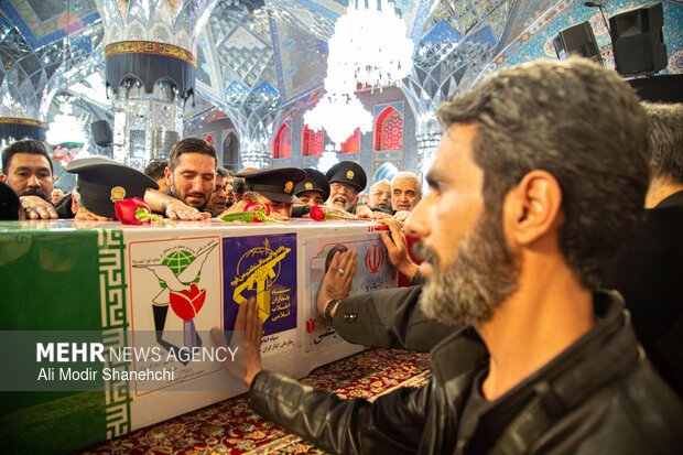 وداع با پیکر دو شهید جنگ رمضان در حرم مطهر رضوی