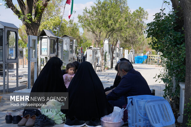 “Nature Day” observed at Martyrs’ Resting Place in Tehran

