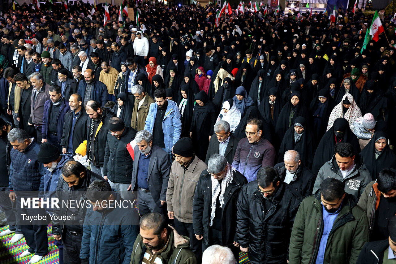 اقامه نماز استغاثه به امام زمان در اندیمشک