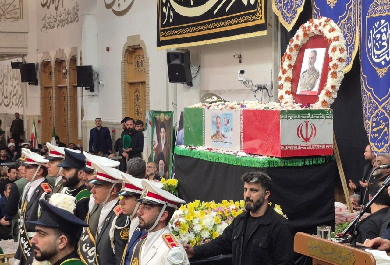 عهد و پیمان قمی ها در وداع آخر با فرمانده شهید عهد و پیمان قمی ها در وداع آخر با فرمانده شهید