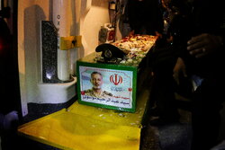 طواف پیکر مطهر شهید سپهبد موسوی گرد مضجع شریف بانوی کرامت