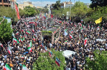 جلوه هایی از حضور حماسی قمی ها در بدرقه شهید موسوی