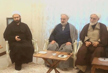 نمایندگان آیت‌الله اعرافی با خانواده شهید دکتر لاریجانی دیدار کردند