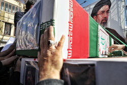 بدرقه پیکر شهید محمد توکلی از مصلای نمازجمعه تا چهارراه شهدا قم