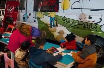 ایستگاه فرهنگی کتابخانه‌های عمومی آذربایجان شرقی در مسیر تجمع مردم