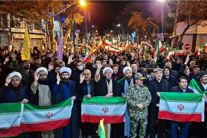 مردم شهرستان اهر با حضور در تجمع‌های شبانه پای کار انقلاب ایستاده‌اند