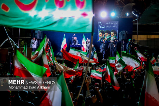 اجتماع حمایت از رزمندگان در مقابله با دشمن آمریکایی - صهیونی