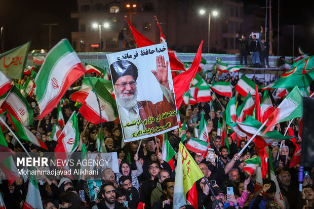 اجتماع حمایت از رزمندگان در مقابله با دشمن آمریکایی - صهیونی