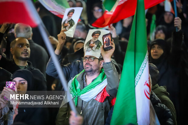 اجتماع حمایت از رزمندگان در مقابله با دشمن آمریکایی - صهیونی