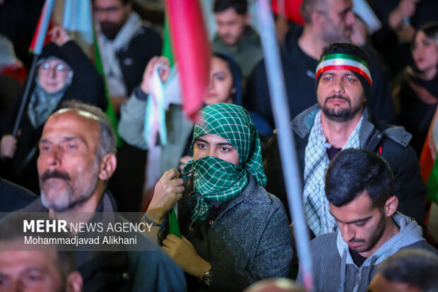 اجتماع حمایت از رزمندگان در مقابله با دشمن آمریکایی - صهیونی