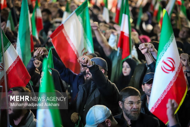 اجتماع حمایت از رزمندگان در مقابله با دشمن آمریکایی - صهیونی