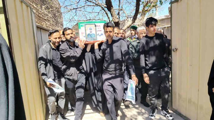 دلجویی از خانواده شهید «حسینی»؛ تشییع پیکر شهید پس از نماز جمعه