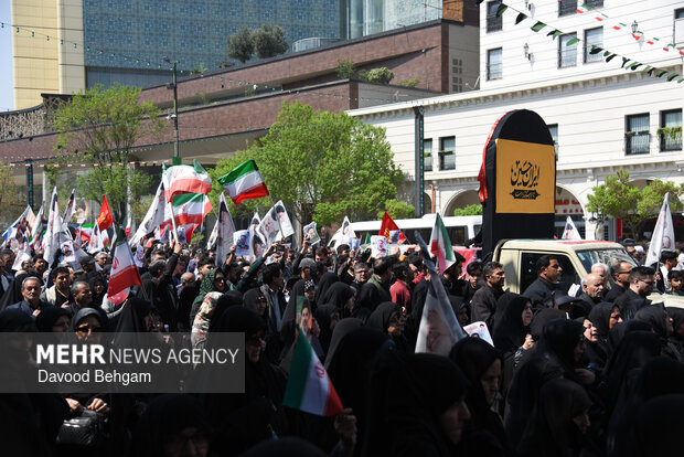 تشییع پیکر مطهر ۳ شهید در مشهد