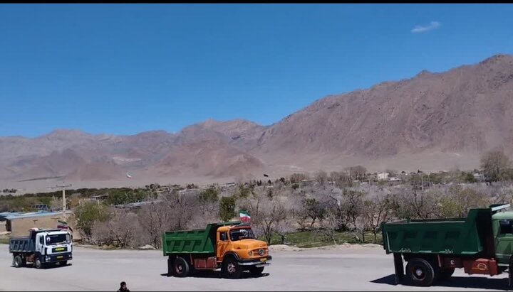 رژه کامیون داران کوهبنانی برای بیعت با مقام معظم رهبری