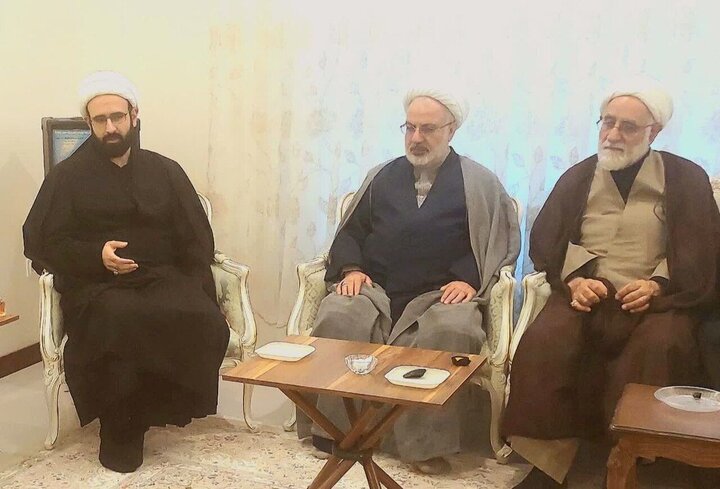 نمایندگان آیت‌الله اعرافی با خانواده شهید دکتر لاریجانی دیدار کردند