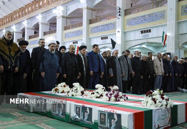 وداع باشکوه مردم تبریز با پیکر پاک ۶ شهید جنگ رمضان