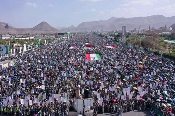 Yemenis hold massive pro-Iran rally amid US-Israel attack