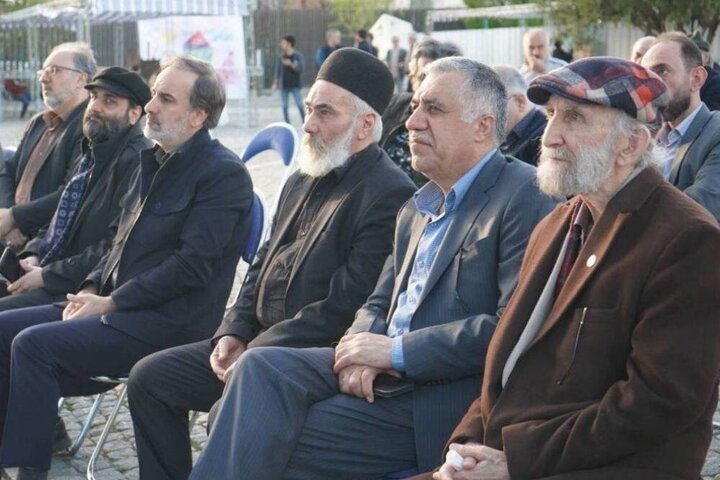 ما باید به نام وطن و خاک ایران متعهد باشیم ما باید به نام وطن و خاک ایران متعهد باشیم